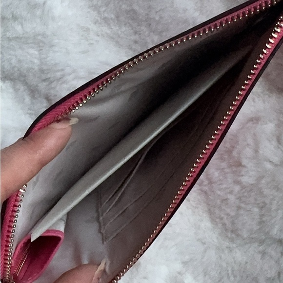 Kate Spade Wristlet - Picture 3 of 4